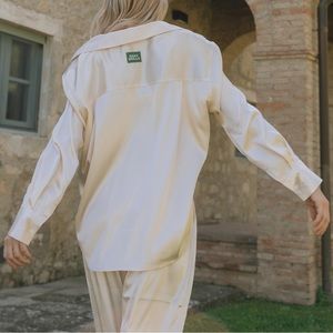 NWT Daily Drills Silky Button Down in Champagne